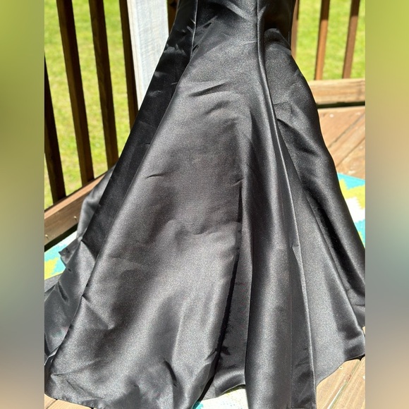 NWT!JANIQUE Elegant 2 Piece Black Embroidered/Floral Off-Shoulder Mermaid Dress - Picture 10 of 10